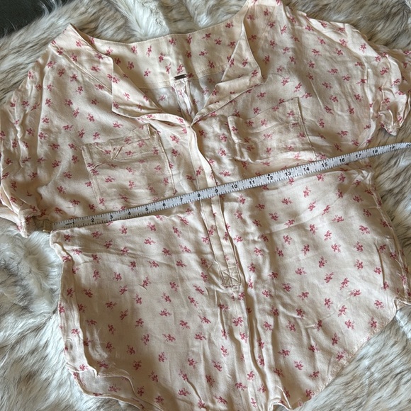 F r e e  P e o p l e • Floral button down tee - Picture 8 of 9